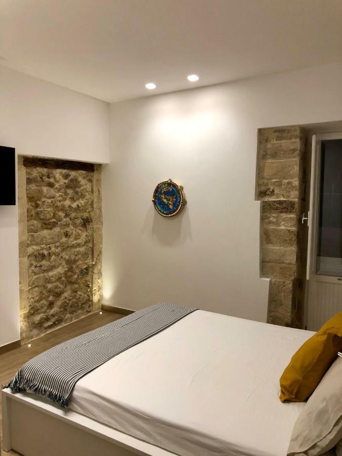 דירות סירקוזה Nesh House מראה חיצוני תמונה