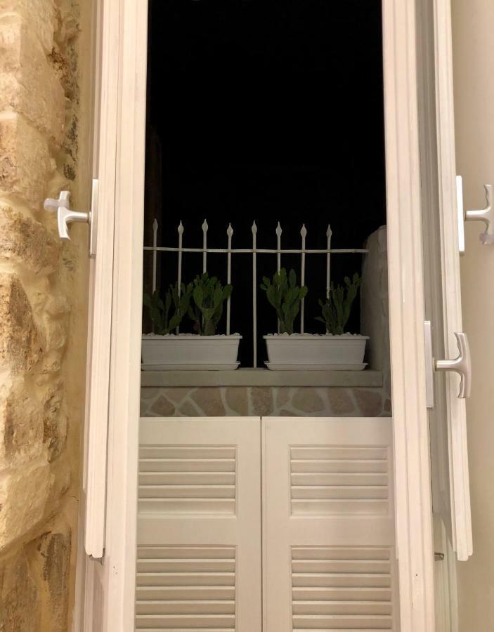 דירות סירקוזה Nesh House מראה חיצוני תמונה